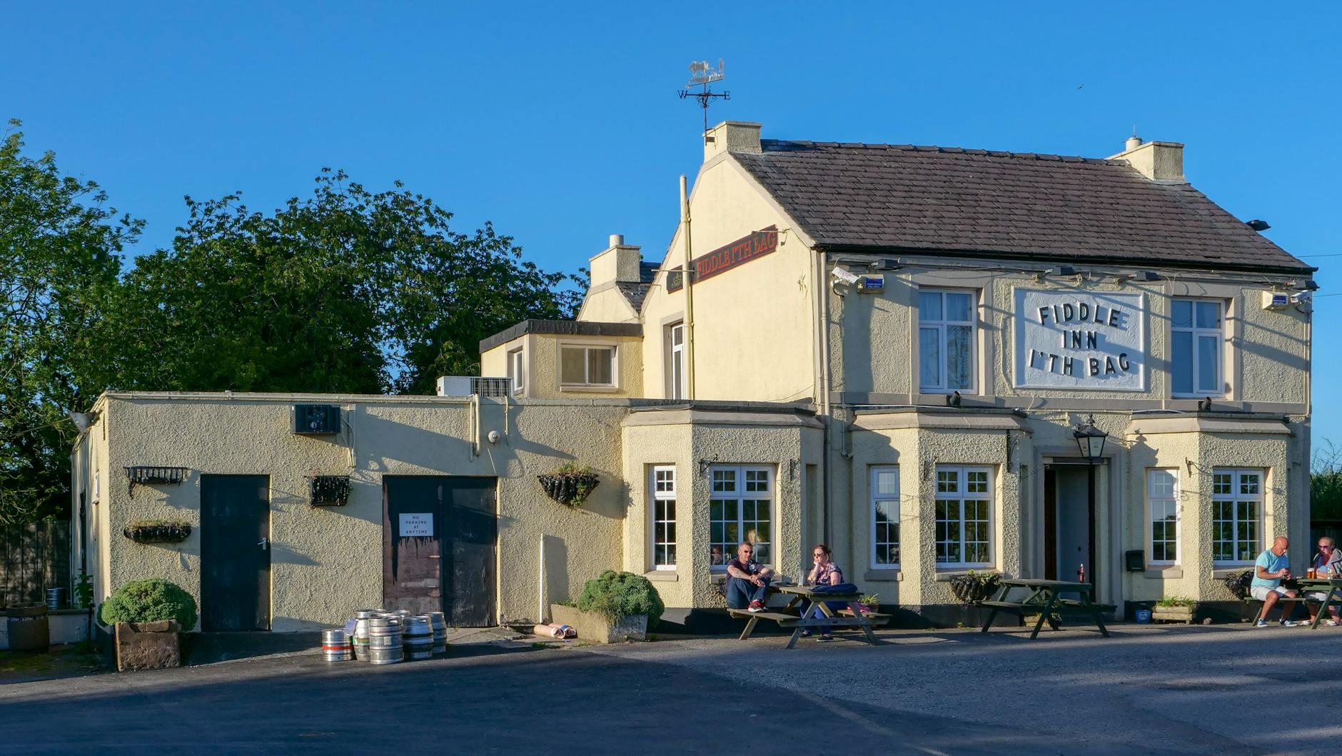 Traditional Cornish village pub offering affordable meals near local B&Bs