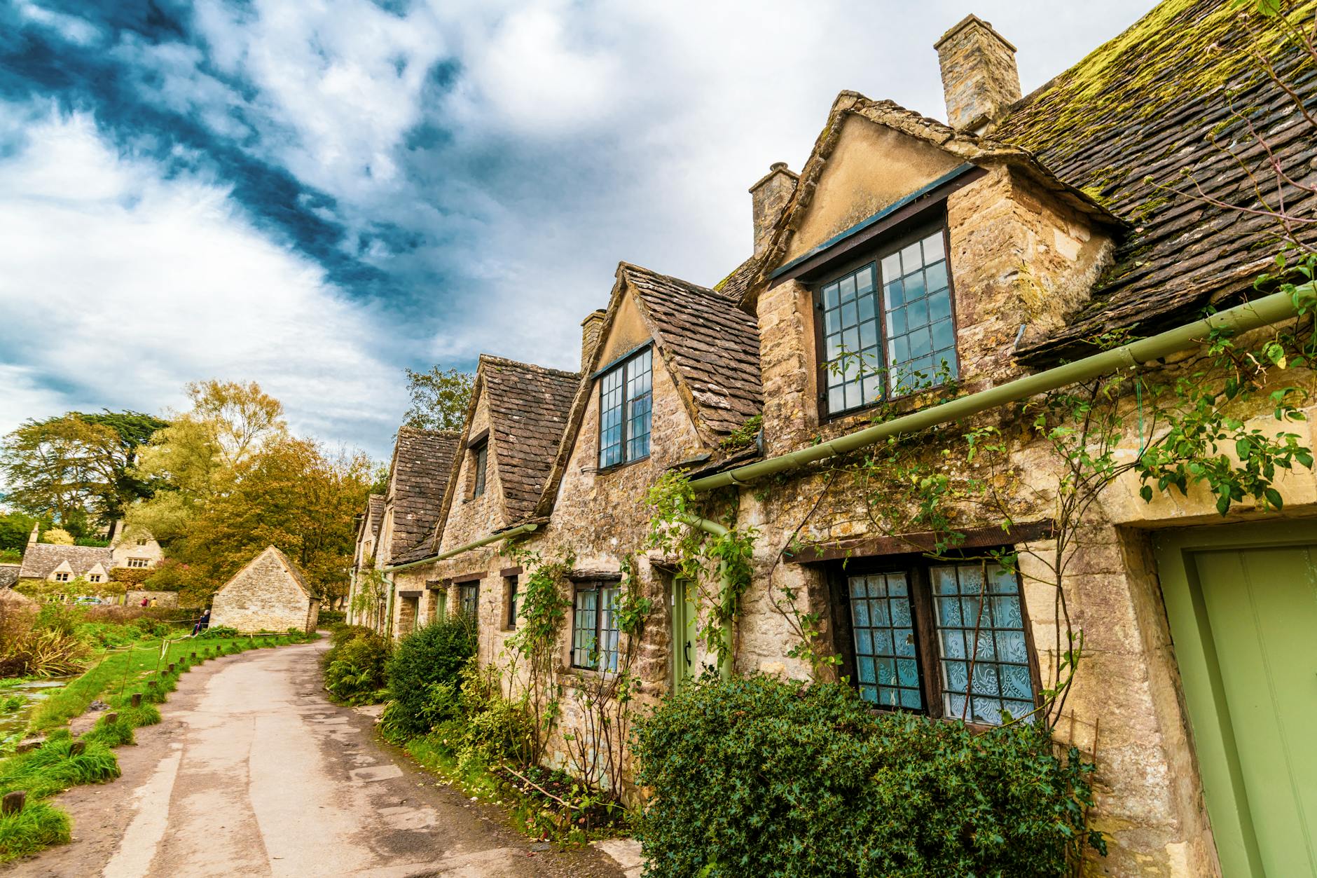 Charming Cornwall towns and villages stone cottages in countryside