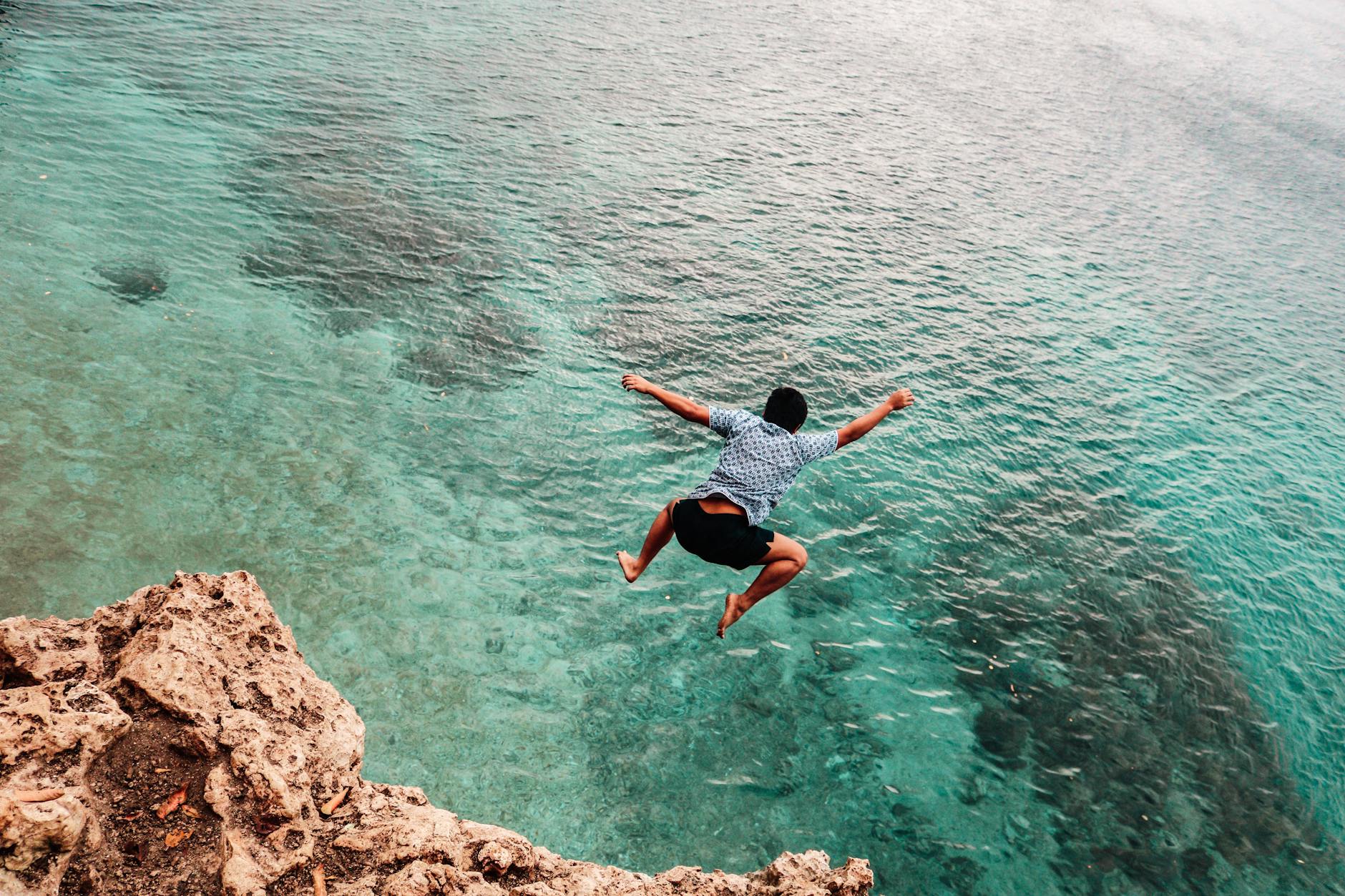 Coasteering Cornwall cliff jumping water