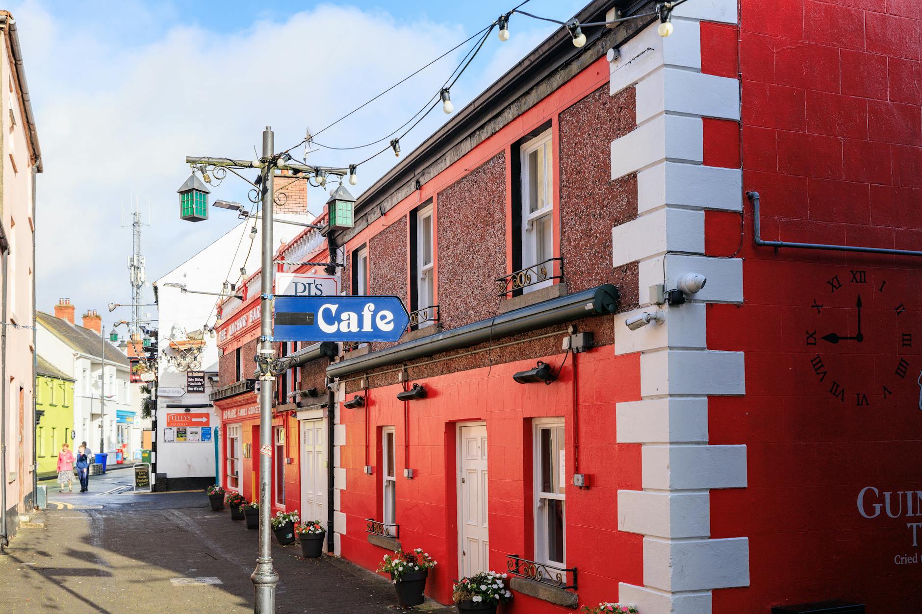 best pubs in Cornwall - seaside village pub exterior