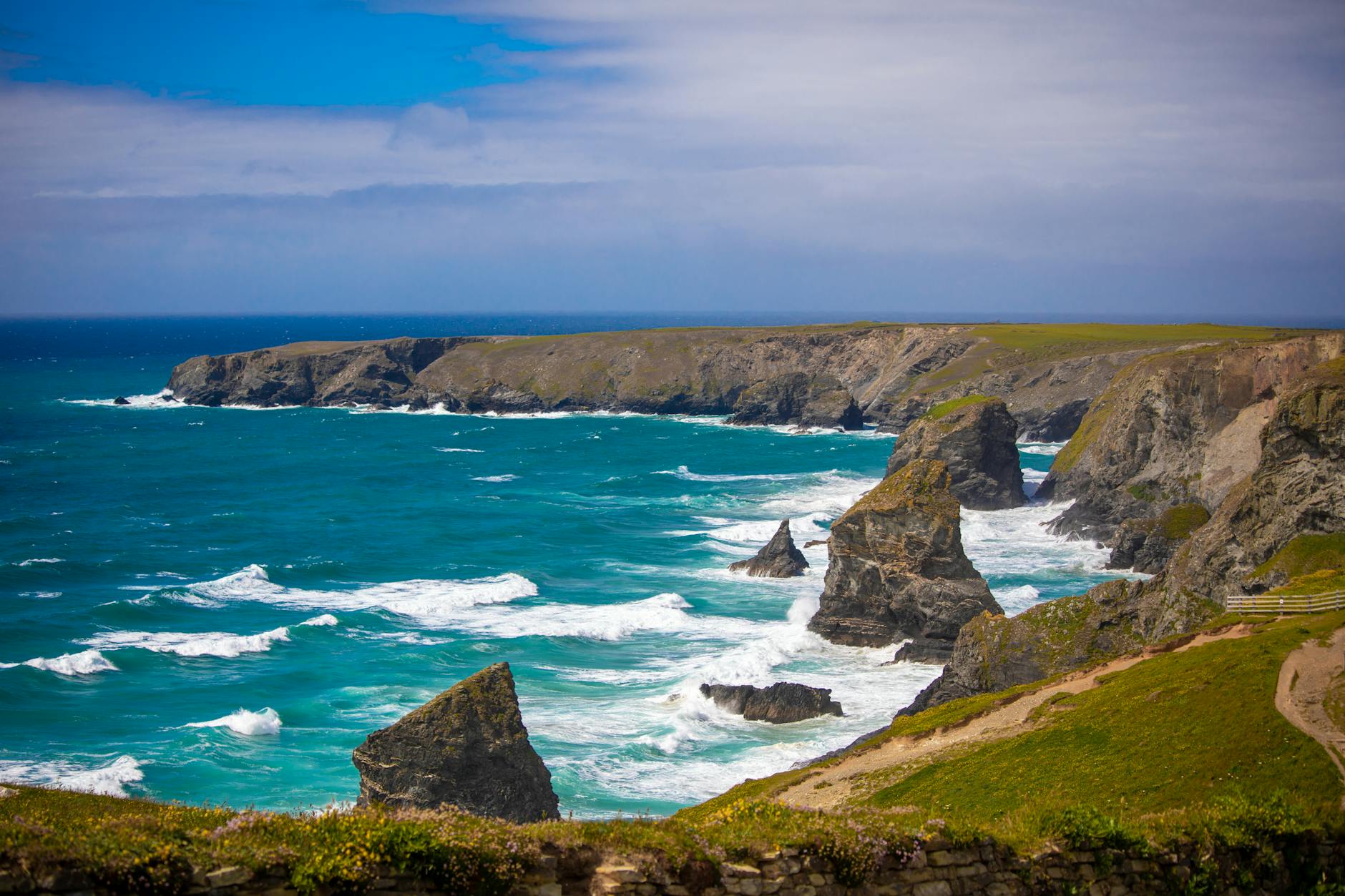 Cornish coastline on a 7-day Cornwall itinerary road trip