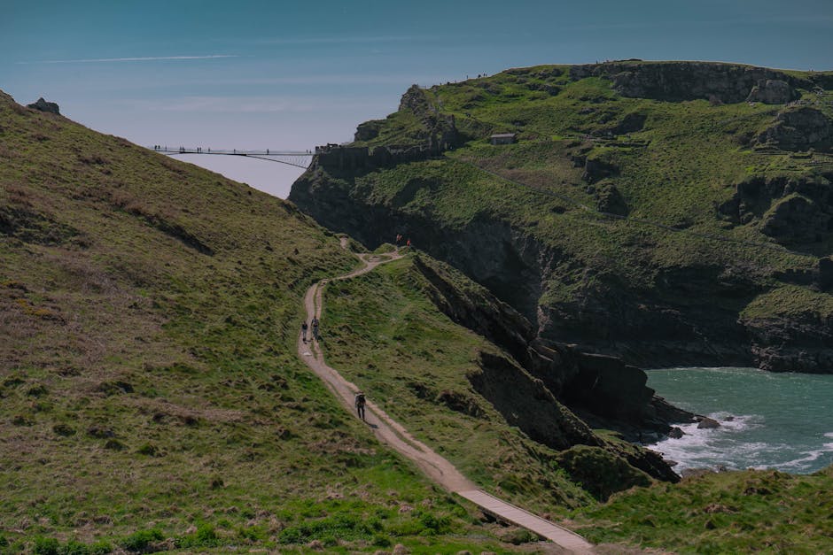 Free coastal path walk in Cornwall leading toward Tintagel Castle