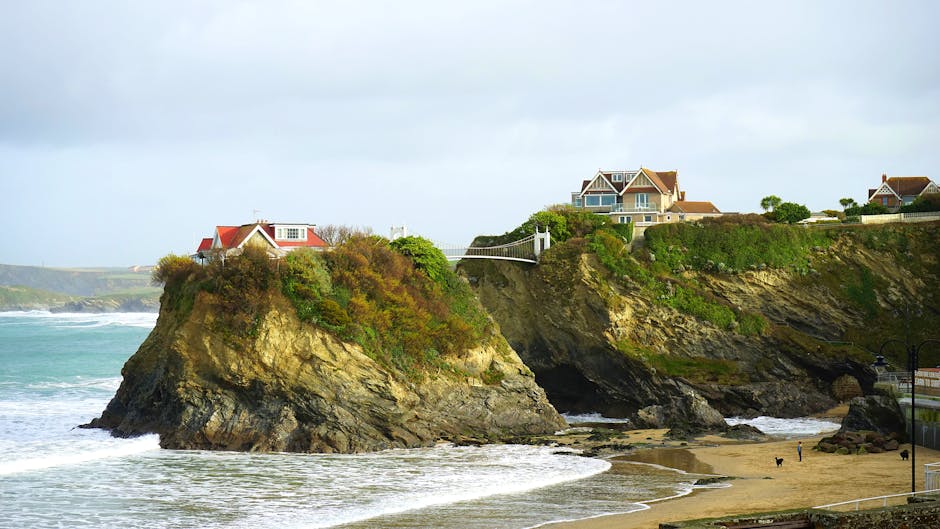 Newquay Cornwall coastal homes on cliffs above the beach